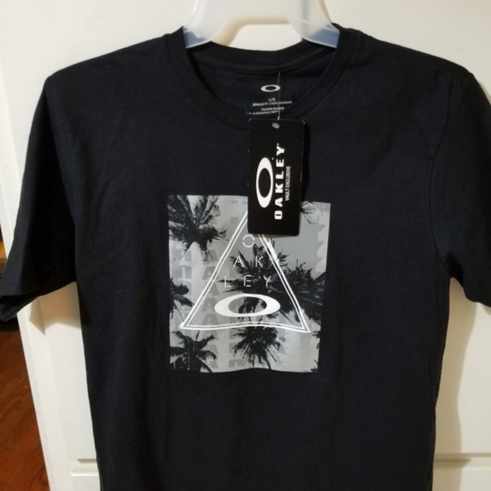 Oakley "vault exclusve" t-shirt ..Oakley New!!!!!
